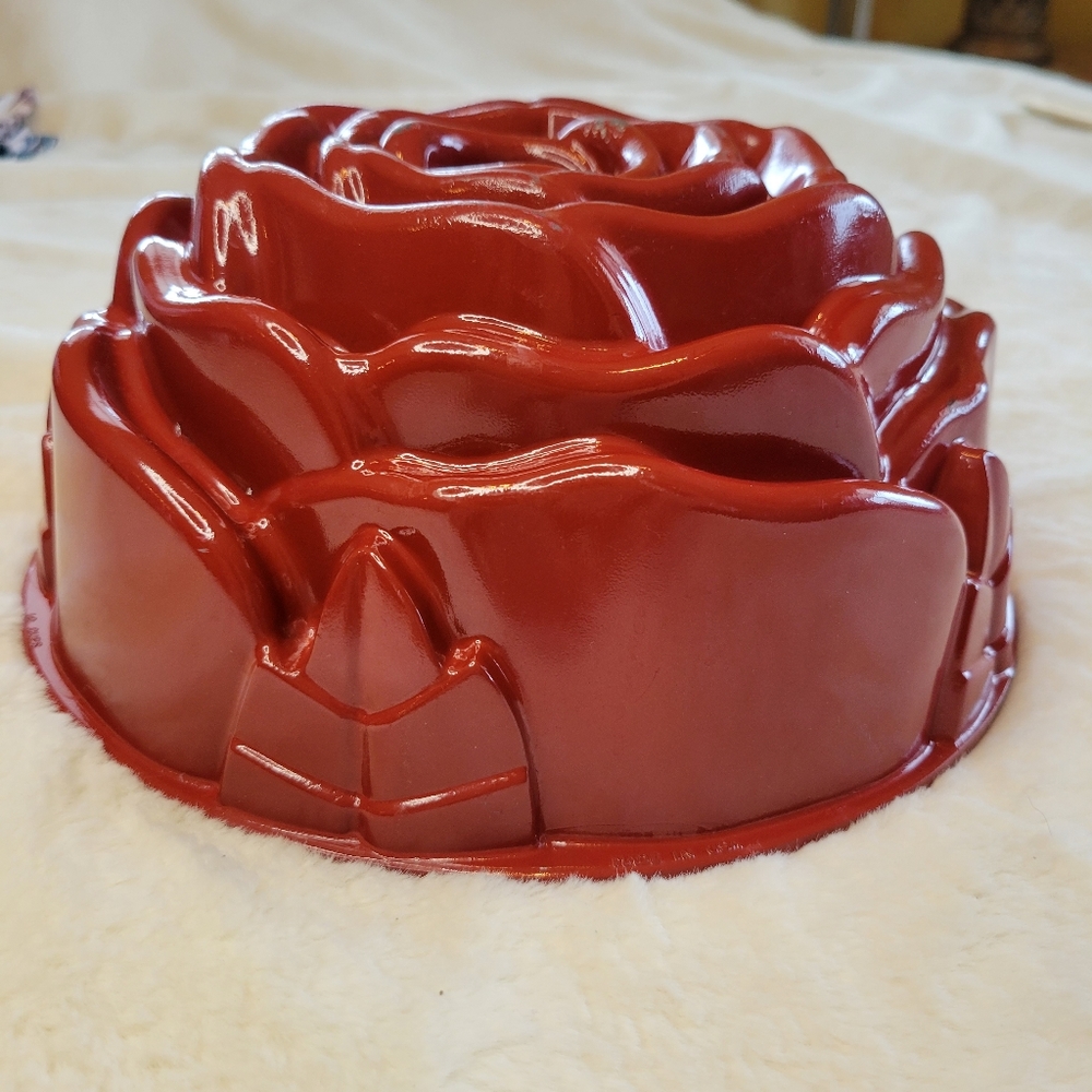Nordic Ware -  Rose Bundt Pan - Red